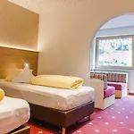 Viktoria 3*